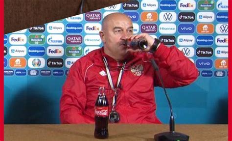 Cherchesov Replica A Ronaldo Beve La Coca Cola In Conferenza Video