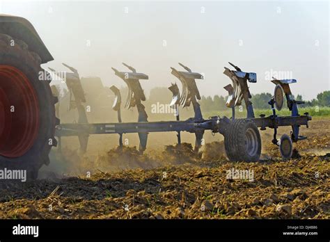 Arado de labranza fotografías e imágenes de alta resolución Alamy