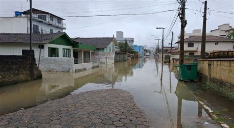 Chuvas Em Sc Deixam Mais De 900 Desalojados Ou Desabrigados Cnn Brasil