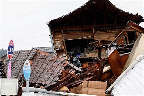 Número de mortos após terremoto no Japão sobe para 92 242 seguem