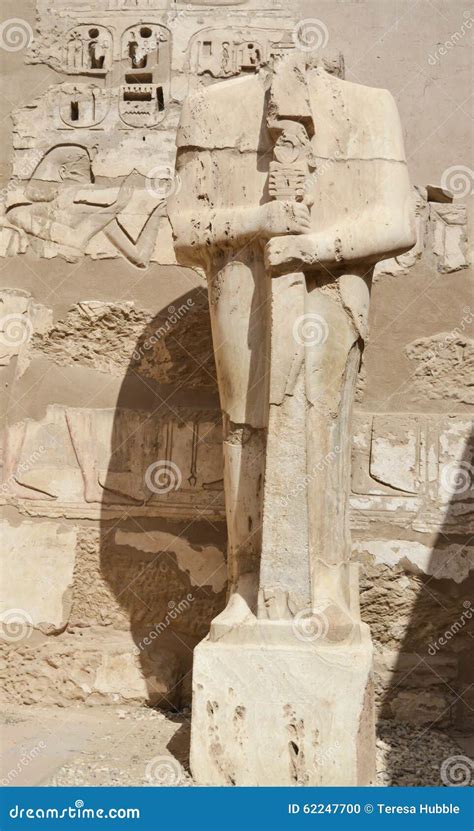 Statues In The Temple At Medinat Habu Stock Photo Image Of Tourism