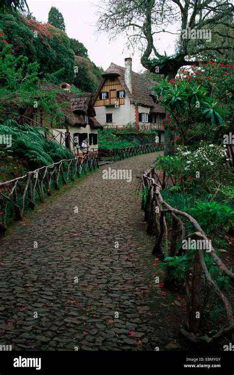 Traditional Houses Thatched Roofs Hi Res Stock Photography And Images