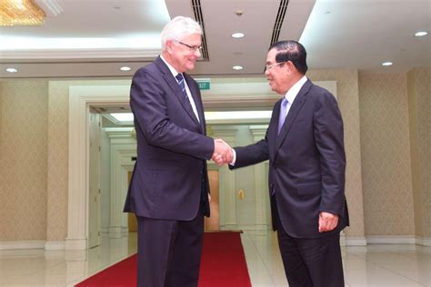 Le PM cambodgien reçoit l ambassadeur sortant allemand ករសងពតមន