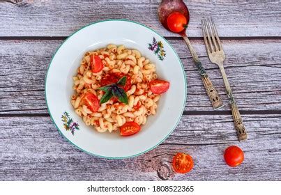 1,079 Linguine bolognese Images, Stock Photos & Vectors | Shutterstock