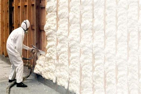 Fiberglass Insulation vs Spray Foam Insulation - Difference and Comparison | Diffen