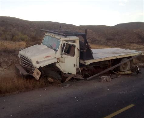 Taxi Choca De Frente Contra Camión De Carga En La Carretera Gómez Palacio Durango