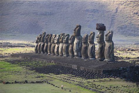 Jours Sur L Le De P Ques Au Milieu Des Moai Et Des Homme Oiseaux