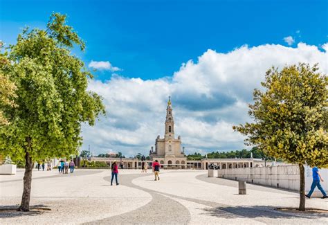 From Lisbon Fatima Batalha Nazare And Obidos Tour Getyourguide