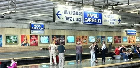 Uomo Tenta Il Suicidio Lanciandosi Sui Binari A Piazza Garibaldi