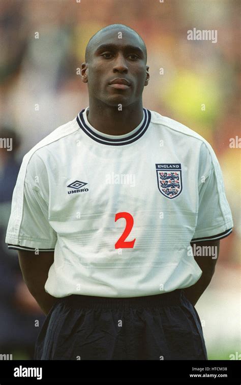 Sol campbell england hi-res stock photography and images - Alamy