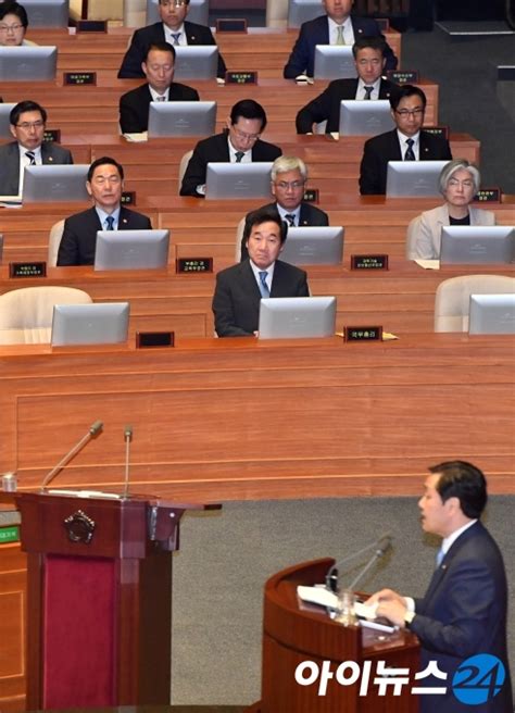 포토 정부 개헌안 투표 불성립 텅 빈 야당 의석