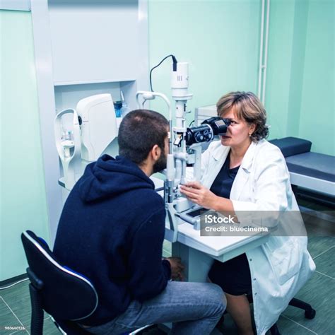 Photo Libre De Droit De Ophthalmology Ophtalmologie Examen Banque D