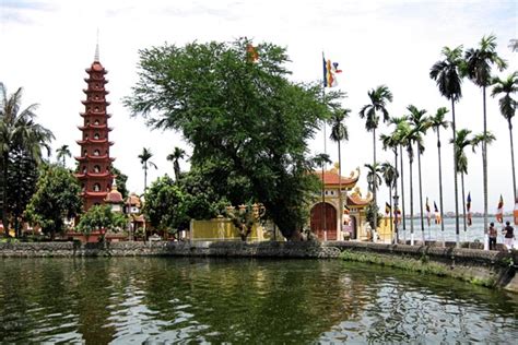 Tran Quoc pagoda in Hanoi - Visit Hanoi Attractions