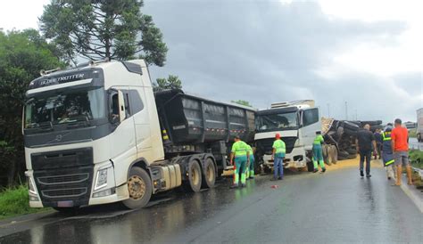 Grave Acidente Pr Ximo Ao Viaduto Santa Terezinha Bloqueia Br Em