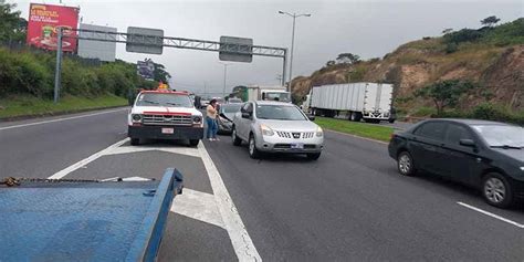 Precaución Colisión de livianos sobre ruta 27 sector Guachipelín