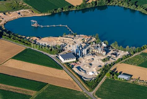 Riegel Am Kaiserstuhl Von Oben Kies Tagebau Vogel Bau In Riegel Am