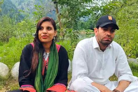 Married Woman From India Goes To Pakistan To Marry Her Facebook Friend