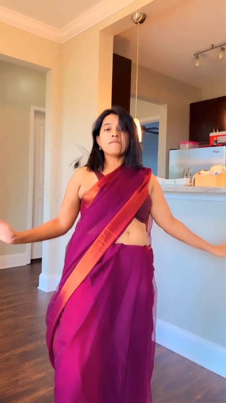 Malayali Nri Lady Open Navel And Tummy In Pink Saree