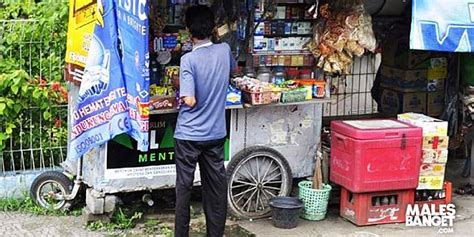 Kenapa Jenis Orang Ini Selalu Ada Di Warung Pinggir Jalan Heran