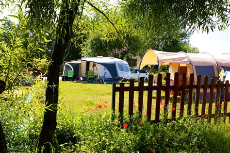 Familiecamping In Zuidwest Polen Met Eigen Meer Nabij Reuzengebergte