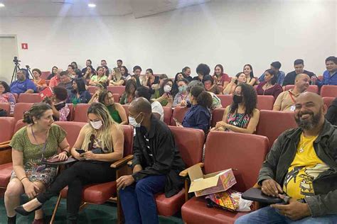 Servidores da Assistência Social participam de palestra sobre