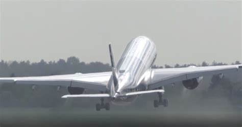 Watch as this Airbus A350 performs an amazing near-vertical takeoff