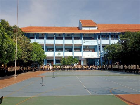 Halal Bihalal Di Hari Pertama Sekolah Smk Negeri Surabaya