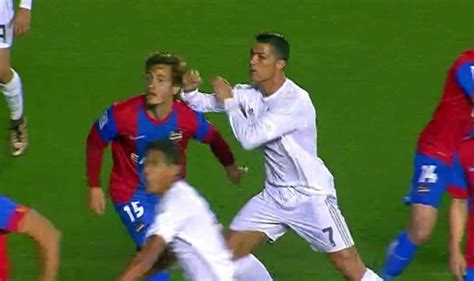 Video Cristiano Ronaldo Pierde Los Nervios Y Agrede A Jugador Del Levante