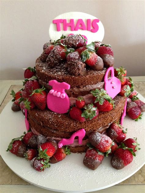 Candy e Cia confeitaria Bolos doces cupcakes bolachas Bolo Naked Cake para aniversário