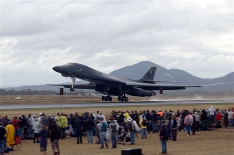 File:86-0121-EL 'Symphony of Destruction' Rockwell B-1B Lancer USAF ...