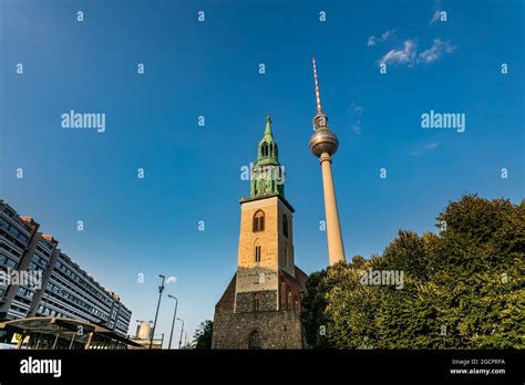 Wahrzeichen Fernsehturm Fotos Und Bildmaterial In Hoher Auflösung Alamy
