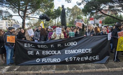 Jornal de Leiria Professores protestam em frente à Câmara de Leiria