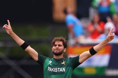 Shaheen Afridi Brings Out His Signature Celebration Espncricinfo