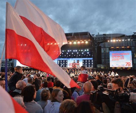 Warszawiacy śpiewają nie zakazane piosenki 2024 Wyjątkowy koncert ku