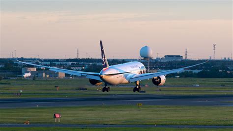 波兰航空飞北京航班有窗户未关？ 紧急返航航空安全资讯航空圈