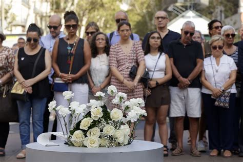 Homenajes A Las Víctimas Del 17 A Con La Comisión De Investigación En