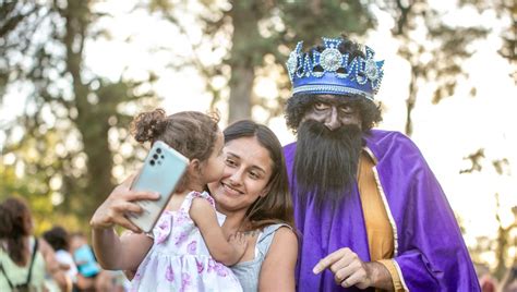 Con Gran Ilusi N Los Ni Os De Lincoln Recibieron A Los Reyes Magos