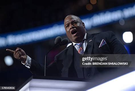 Mark Burns Pastor Photos And Premium High Res Pictures Getty Images