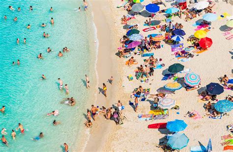 Ferragosto In Spiaggia Al Tempo Del Covid Fra Divieti E Controlli