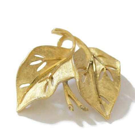 BSK Textured Leaf Brooch Pin In Gold Tone Designer Signed Vintage