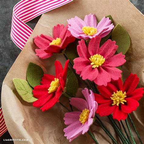 Learn How To Make A Gorgeous Diy Felt Cosmos Flower Felt Flowers Diy Felt Flowers Felt