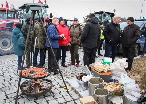 Pikiety i blokady dróg Wielki protest rolników w regionie Radio Olsztyn