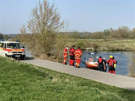 Hattingen Kanu mit zwei Personen gekentert Großaufgebot an