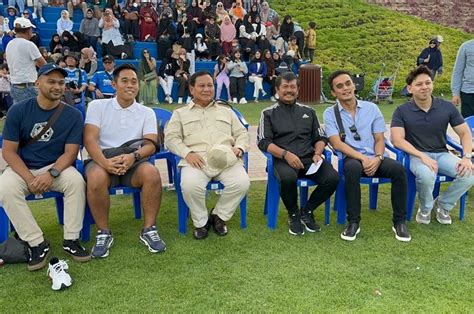 Prabowo Saksikan Pertandingan Persahabatan Tim U Persib Vs Anak Muda