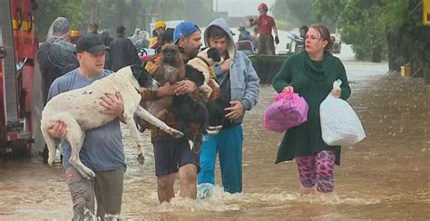 Temporal No Rs Sobe Para O N Mero De Mortos