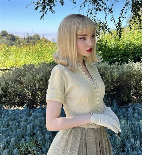 Pin By Sofia Sandquist On Dove Cameron Blonde Dark Blonde Hair All