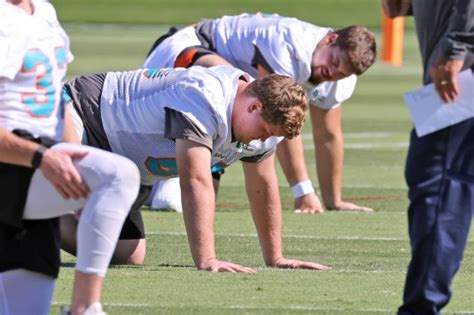 Dolphins Michael Deiter Greg Mancz Practicing This Week