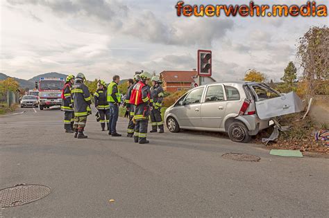 Gl Ck F R Eine Pkw Lenkerin Pkw Von Zug Erfasst Feuerwehr Media