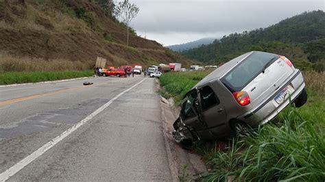 Acidente Com Três Carros E Caminhão Na Br 381 Deixa Dois Mortos