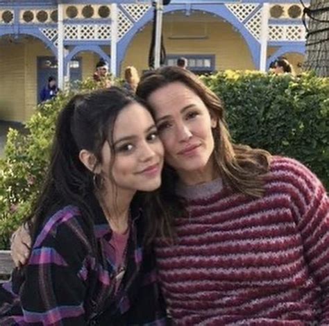 Jenna Ortega And Jennifer Garner Bts On The Set Of Yes Day 2021 💚 In 2023 Jenna Ortega